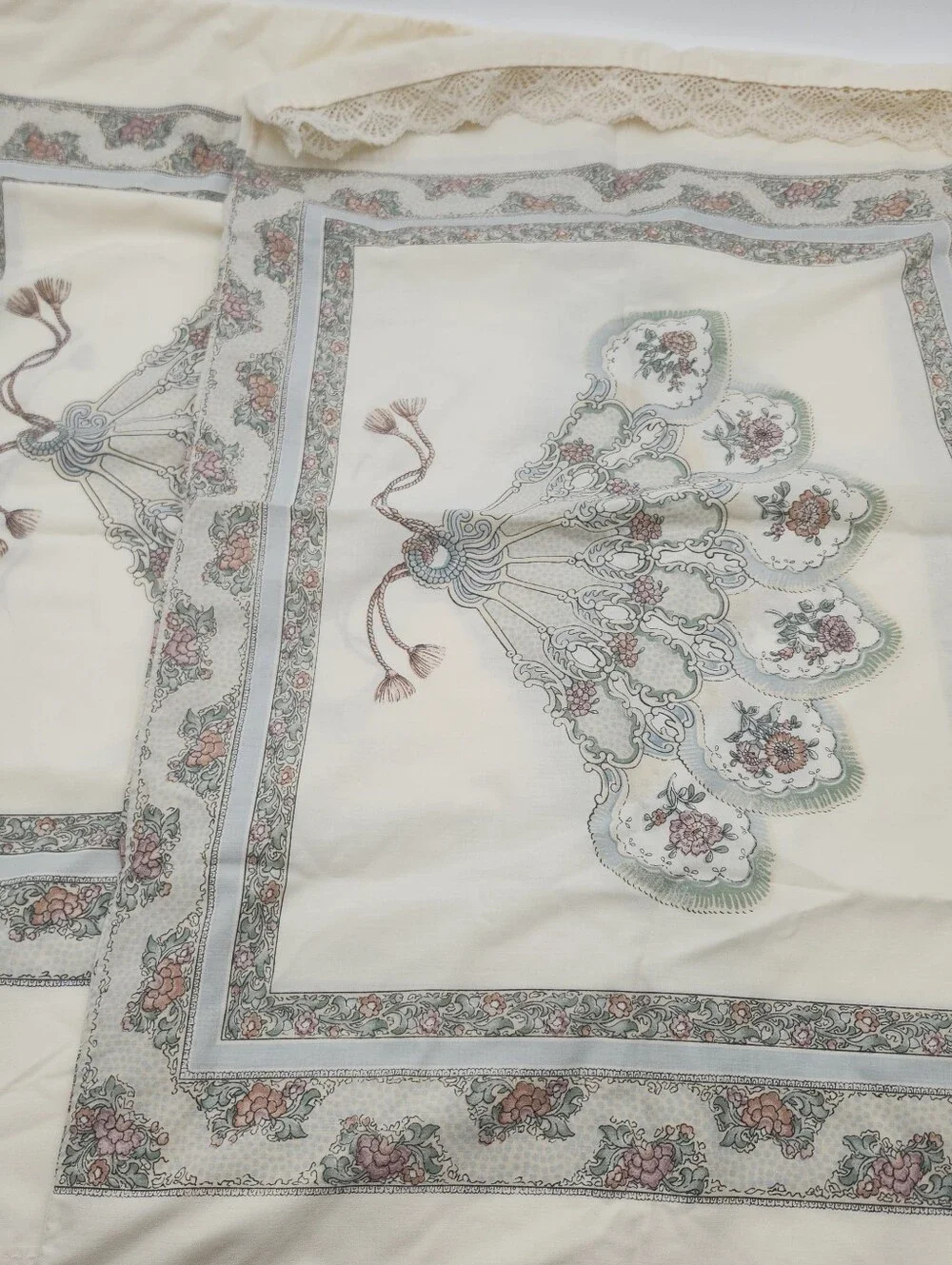 2 VTG Louis Nichole Pillowcases Floral Fan Design & Cotton Lace Edge standard